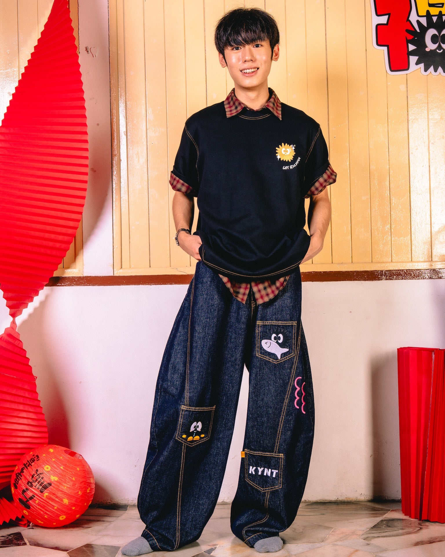 Golden Kiki Tee Black